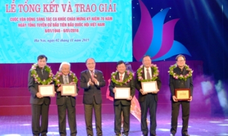 Se premia concurso de composición musical con el tema del Parlamento